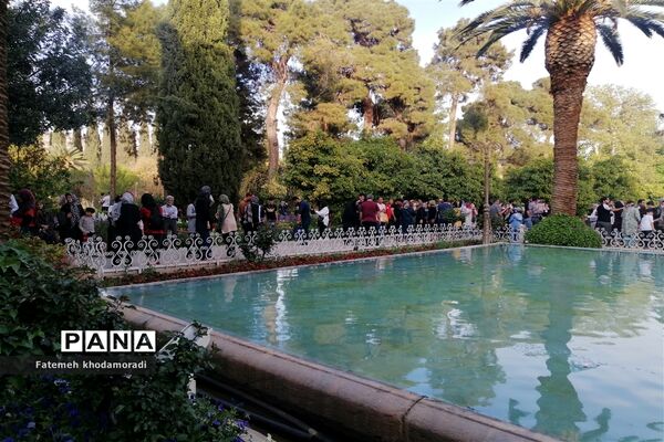 ایجاد ایستگاه‌های تذکر لسانی در اماکن توریستی شیراز