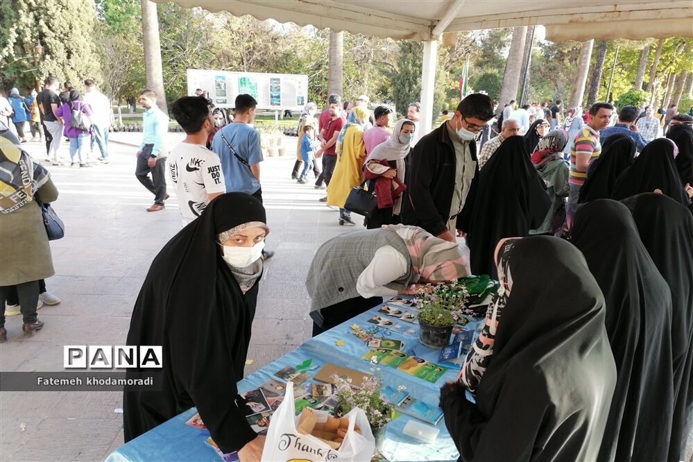 ایجاد ایستگاه‌های تذکر لسانی در اماکن توریستی شیراز