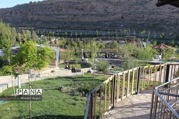 دیدنی‌های باغ پرندگان قم