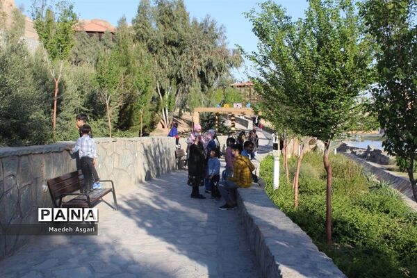 دیدنی‌های باغ پرندگان قم