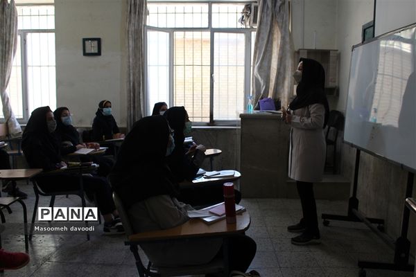 بازدید مدیر کل آموزش پرورش استان فارس از بازگشایی حضوری مدارس