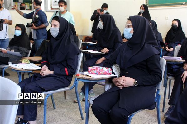 بازدید مدیر کل آموزش پرورش استان فارس از بازگشایی حضوری مدارس