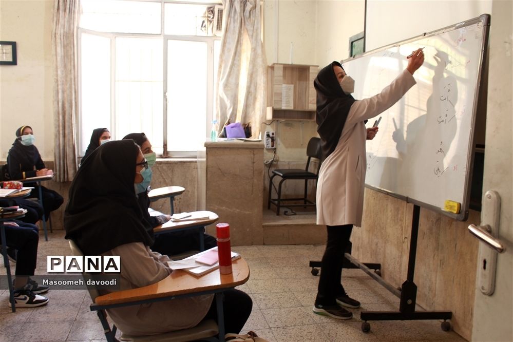 بازدید مدیر کل آموزش پرورش استان فارس از بازگشایی حضوری مدارس