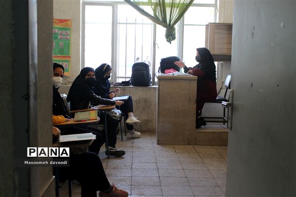 بازدید مدیر کل آموزش پرورش استان فارس از بازگشایی حضوری مدارس
