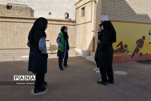 استقبال دانش‌آموزان دبیرستان سروش از بازگشایی حضوری مدارس