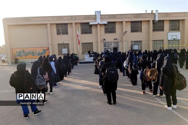 استقبال دانش‌آموزان دبیرستان سروش از بازگشایی حضوری مدارس