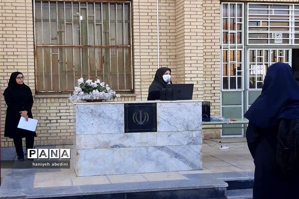 استقبال دانش‌آموزان دبیرستان سروش از بازگشایی حضوری مدارس