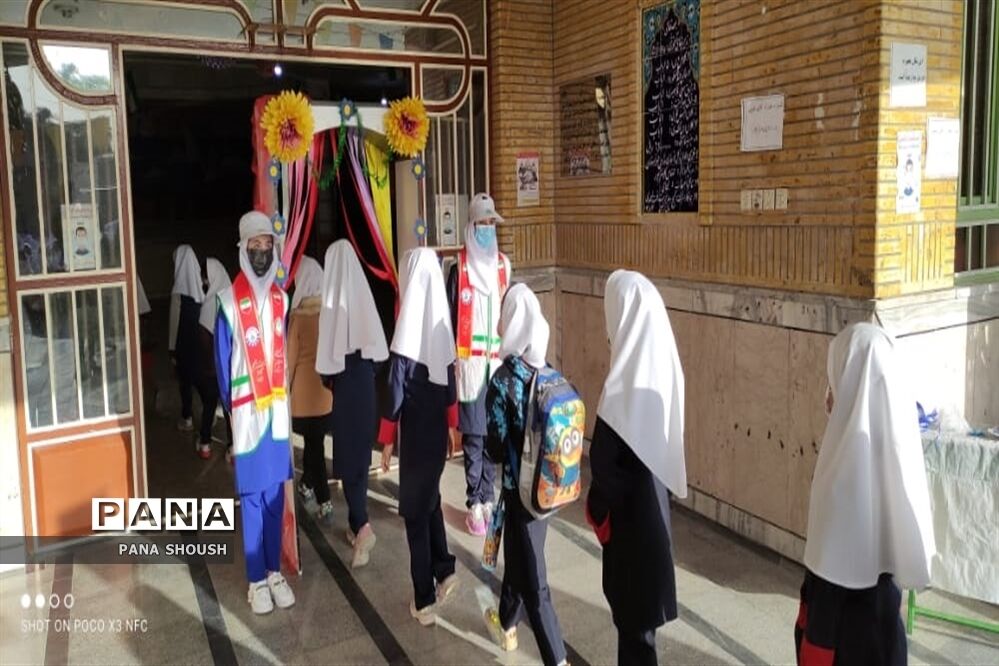 نواختن زنگ نمادین بازگشایی حضوری مدارس در شوش