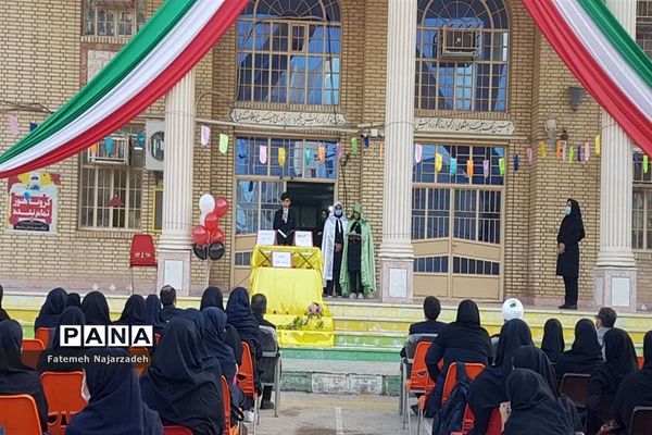 نواختن زنگ بازگشایی حضوری  مدارس در شوشتر