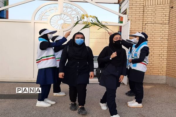نواختن زنگ بازگشایی حضوری  مدارس در شوشتر