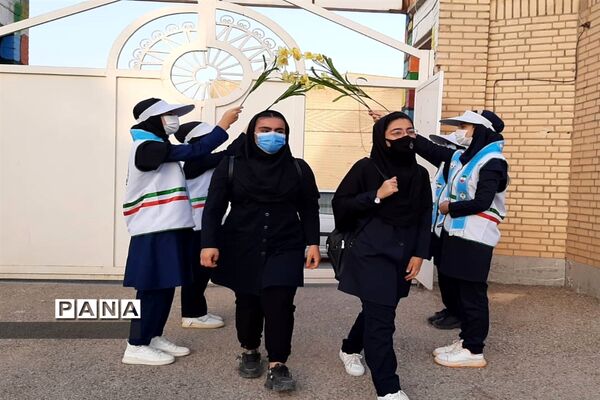 نواختن زنگ بازگشایی حضوری  مدارس در شوشتر