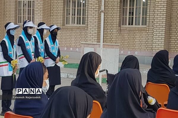 نواختن زنگ بازگشایی حضوری  مدارس در شوشتر
