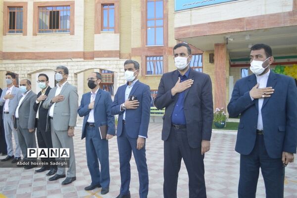 بازگشت به آموزش حضوری در دبستان شهید باهنر دوره اول و دوم شهرستان بوشهر