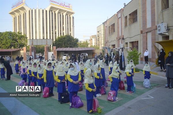 بازگشت به آموزش حضوری در دبستان شهید باهنر دوره اول و دوم شهرستان بوشهر