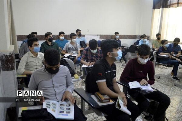 بازگشت به آموزش حضوری در دبیرستان شهید مصطفی خمینی بوشهر