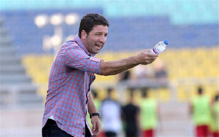 باید درهای ورزشگاه‌ها به روی تماشاگران باز شود