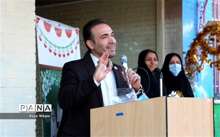 بازگشایی حضوری مدارس، فرصتی باارزش برای دانش‌آموزان است