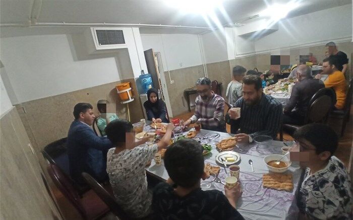 در مراکز نگهداری کودکان بی‌سرپرست، علاوه بر کار تربیتی، آموزش هم مورد توجه است