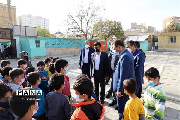 بازدید معاون تربیت‌بدنی و سلامت وزارت آموزش و پرورش از روند آموزش حضوری در استان کرمانشاه