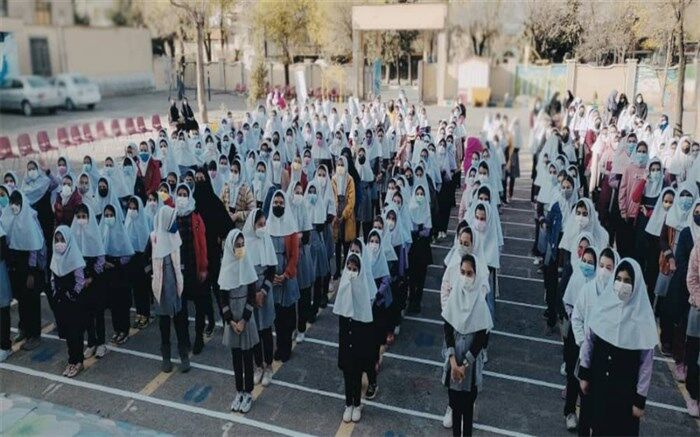 شور و شوق دانش‌آموزان در دبستان حاج یدالله کیانی شهرکرد 