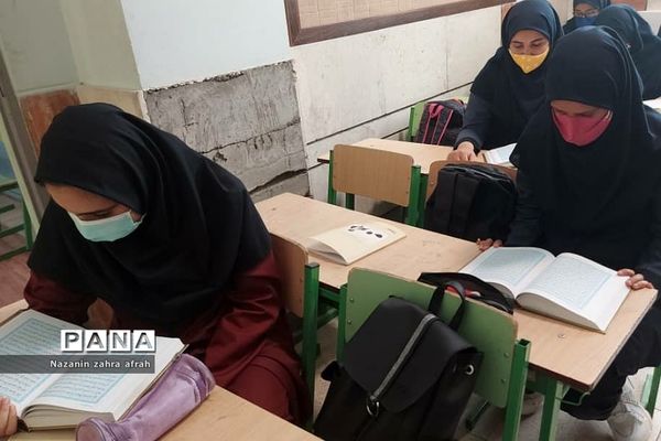 برگزاری محافل انس با قرآن در مدارس رودهن
