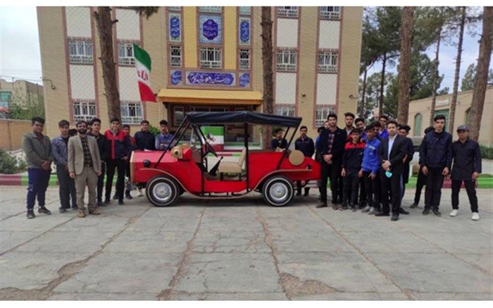 تولید اولین خودروی بومی توسط هنرجویان استان خراسان جنوبی