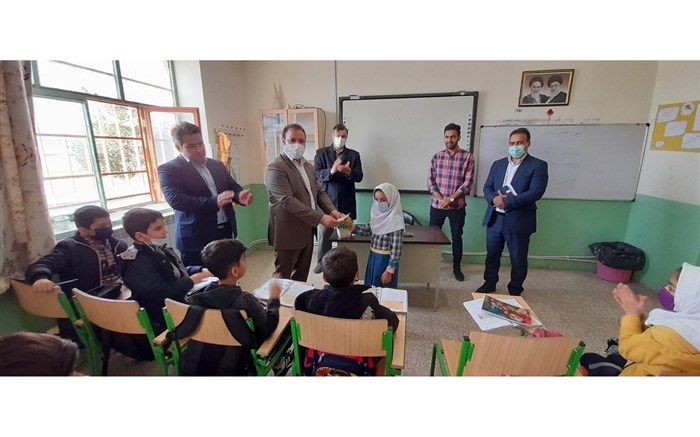 بازدید مدیر آموزش و پرورش پارس‌آباد از روند برگزاری آموزش حضوری در مدارس این شهرستان