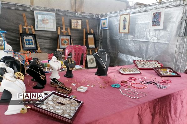 بازدید استاندار گلستان از نمایشگاه محصولات تولیدی هنرستان‌های استان