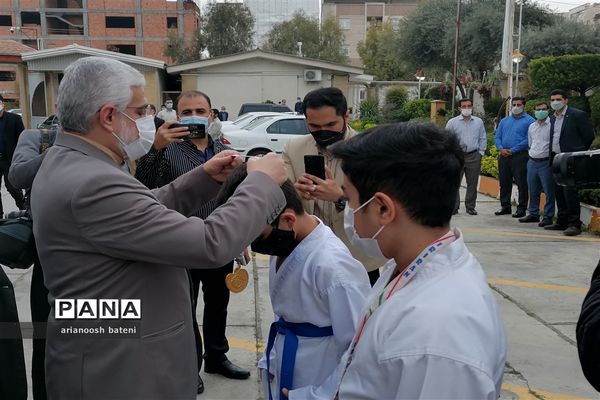 بازدید استاندار گلستان از نمایشگاه محصولات تولیدی هنرستان‌های استان