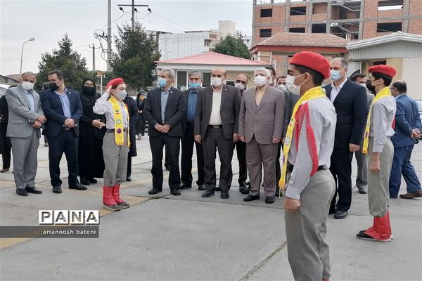 بازدید استاندار گلستان از نمایشگاه محصولات تولیدی هنرستان‌های استان