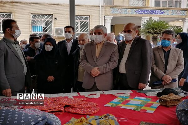 بازدید استاندار گلستان از نمایشگاه محصولات تولیدی هنرستان‌های استان