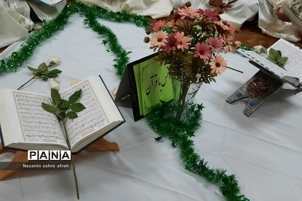 برگزاری محفل انس با قرآن در مجتمع آموزشی سما رودهن