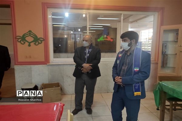 بازدید رئیس سازمان دانش‌آموزی فارس از کتابخانه دانش‌آموز