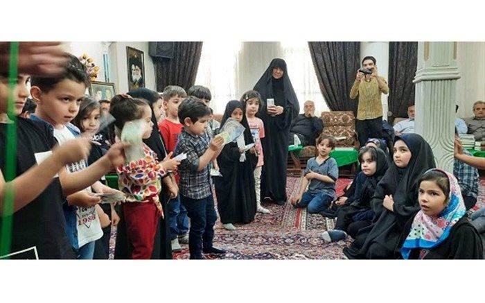 دورهمی قرآنی کودکان و نوجوانان قمی در منزل شهید معماریان