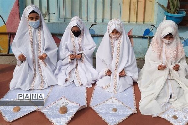 نماز جماعت دانش‌آموزان در مدارس شهرستان قرچک با آغاز آموزش حضوری