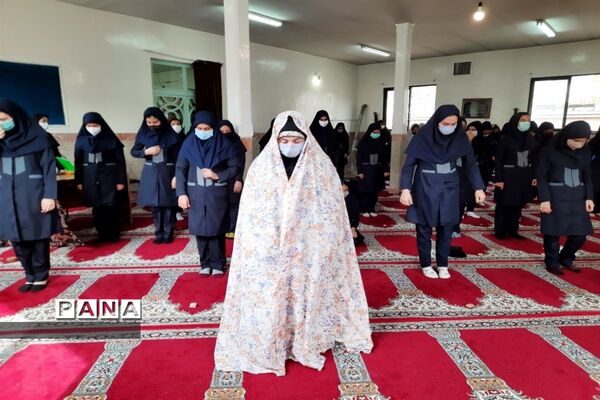 نماز جماعت دانش‌آموزان در مدارس شهرستان قرچک با آغاز آموزش حضوری