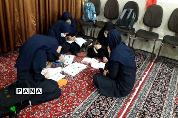نماز جماعت دانش‌آموزان در مدارس شهرستان قرچک با آغاز آموزش حضوری
