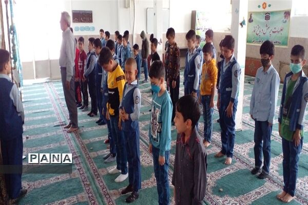 نماز جماعت دانش‌آموزان در مدارس شهرستان قرچک با آغاز آموزش حضوری