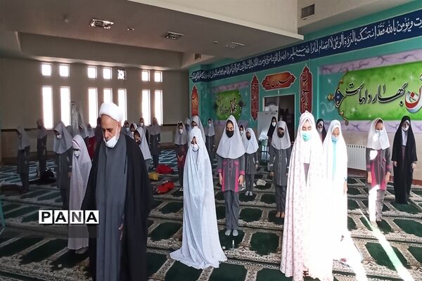 نماز جماعت دانش‌آموزان در مدارس شهرستان قرچک با آغاز آموزش حضوری