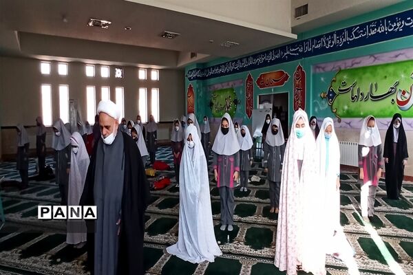 نماز جماعت دانش‌آموزان در مدارس شهرستان قرچک با آغاز آموزش حضوری