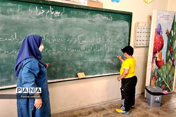 شور و نشاط دانش‌آموزان در دبستان فرهنگ پسران منطقه ۱۳