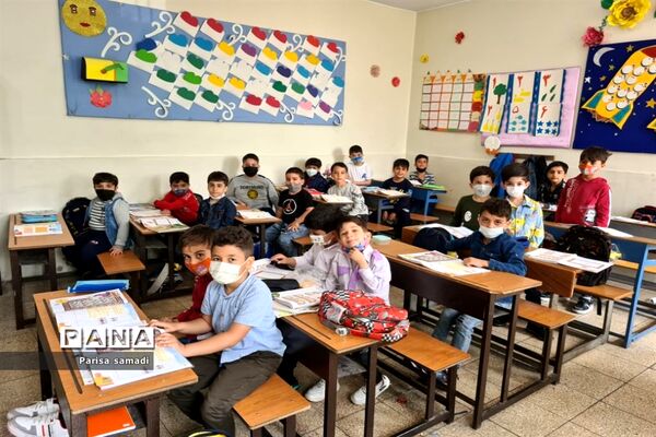 شور و نشاط دانش‌آموزان در دبستان فرهنگ پسران منطقه ۱۳
