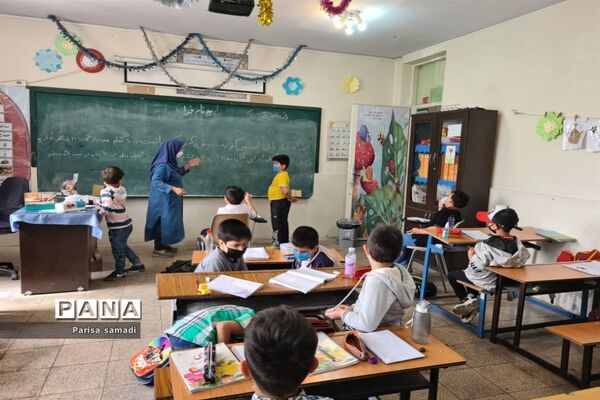 شور و نشاط دانش‌آموزان در دبستان فرهنگ پسران منطقه ۱۳