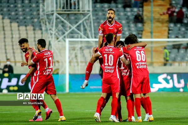 دیدار تیم های پرسپولیس و آلومینیوم اراک