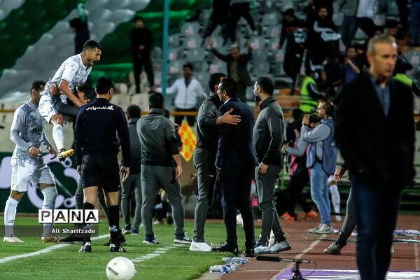 دیدار تیم های پرسپولیس و آلومینیوم اراک