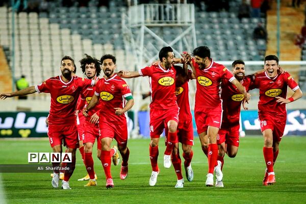 دیدار تیم های پرسپولیس و آلومینیوم اراک
