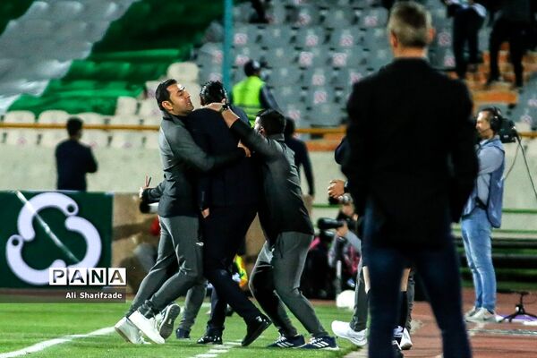 دیدار تیم های پرسپولیس و آلومینیوم اراک