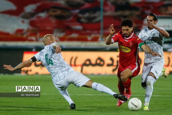 دیدار تیم های پرسپولیس و آلومینیوم اراک
