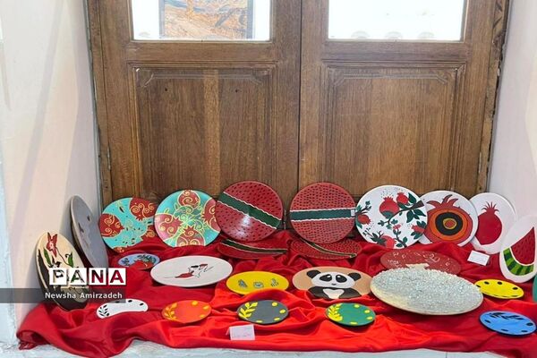 نمایشگاه کار و فناوری درمدرسه سعادت بوشهر