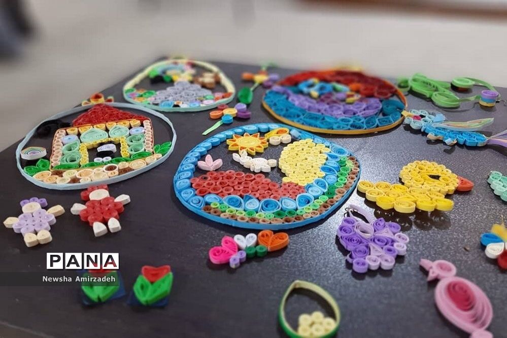 نمایشگاه کار و فناوری درمدرسه سعادت بوشهر